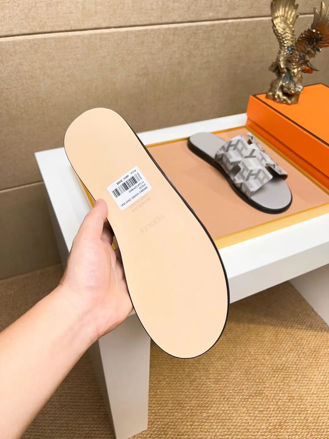 Men's clothing and shoes 💰280 💅💅💅 new arrival. Hermes Hermes official website latest counter synchronized new oran color leather H slippers, the original Paris version flew back to the original model and opened the mold to make it perfectly🍌The highest quality Sincerity, you can enter and leave the counter at will [Deyi] The upper is made of original customized  colored palm prints, crocodile print, ostrich print, colored cow leather, colored cow suede, 🤔 horse hair, 🥳 colored diamonds, 🥰 3D printing, and other genuine leather slippers, imported cow pattern foot pad lining, Italian  latest original genuine leather combination outsole Code number: 38-48 (customized at 46.47.48) Can be made into picture combination sole with genuine leather pattern and ordinary molded outsole